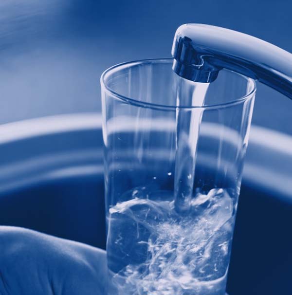 железо в воде из скважины что делать пахнет сероводородом